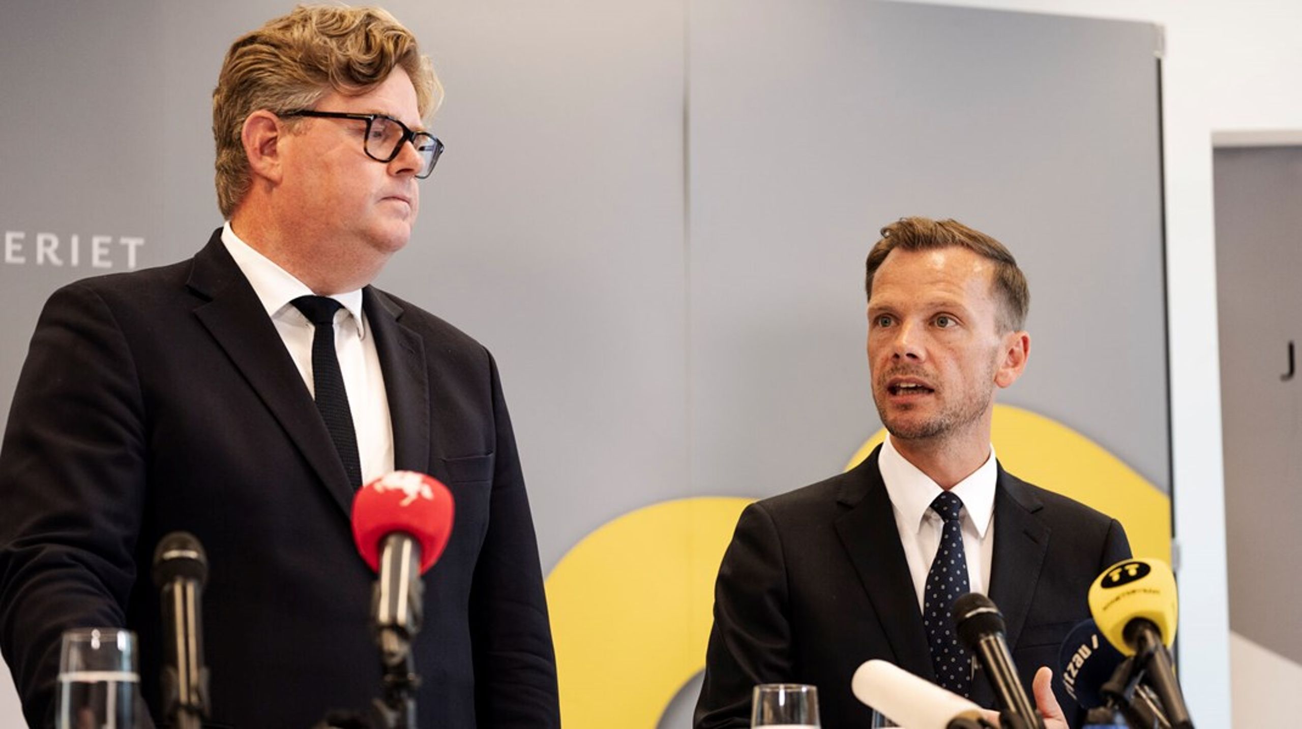 Peter Hummelgaard til pressemøde med den svenske justitsminister om bandesituationen i Danmark og Sverige.