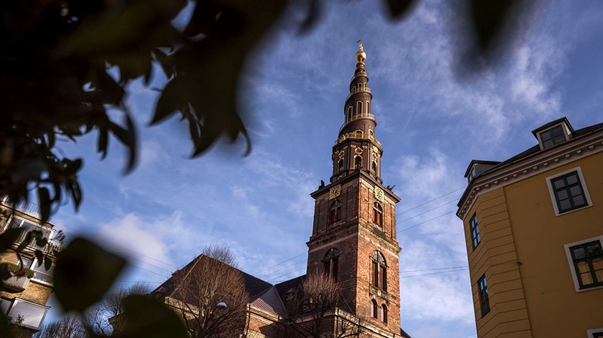 Der arbejdes på at&nbsp;renovere sandstenene på Vor Frelsers Kirke på Christianshavn. Dette renoveringsarbejde støttes af A.P. Møller Fonden.<br>