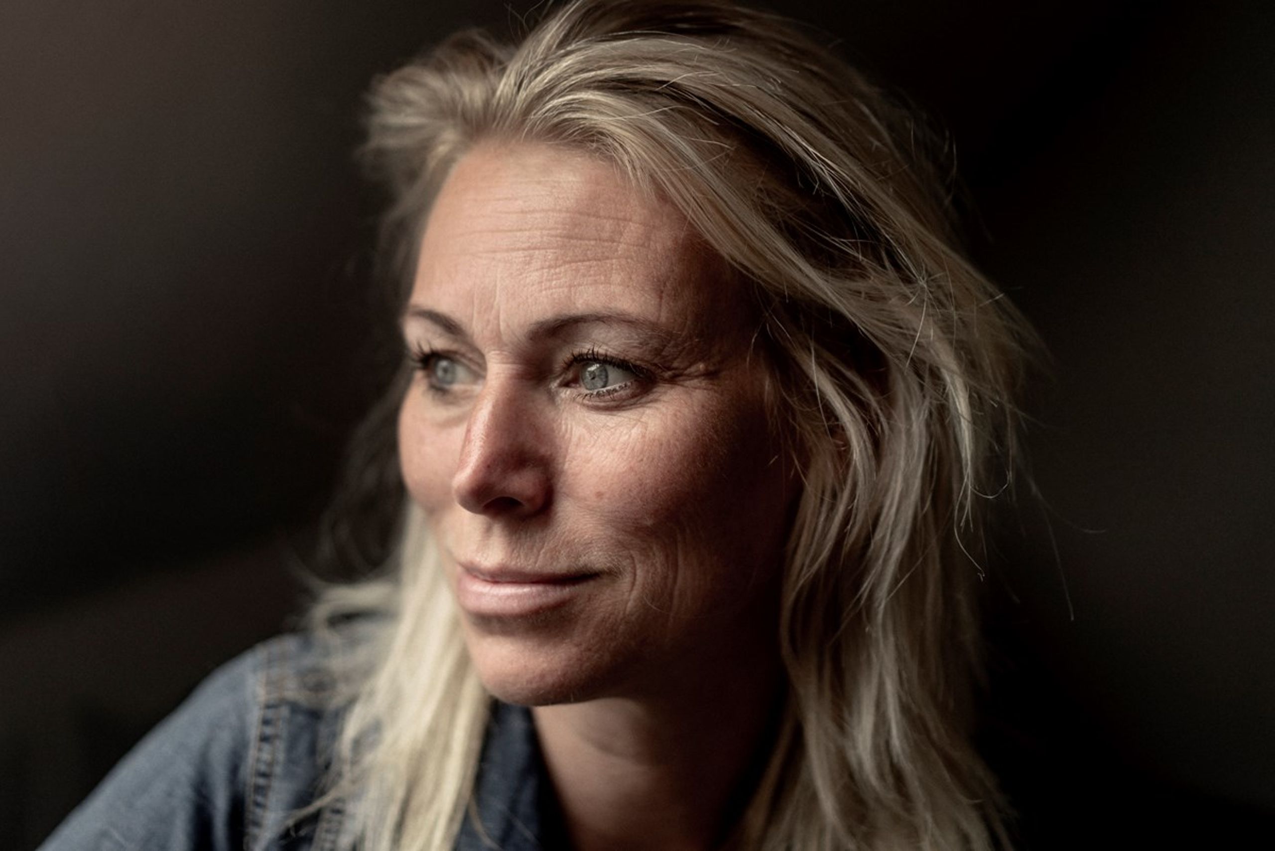 "Som formand er jeg nødt til ærligt at råbe vagt i gevær overfor politikerne," skriver Frivilligrådets formand, Anna Bjerre på sin LinkedIn-profil om, at regeringens forslag til finanslov for 2025 rummer en kraftig beskæring af rådets driftsbevilling. Hun har ikke tidligere fremsat kritikken offentligt, selvom besparelsen blev varslet allerede med dette års finanslov.&nbsp;