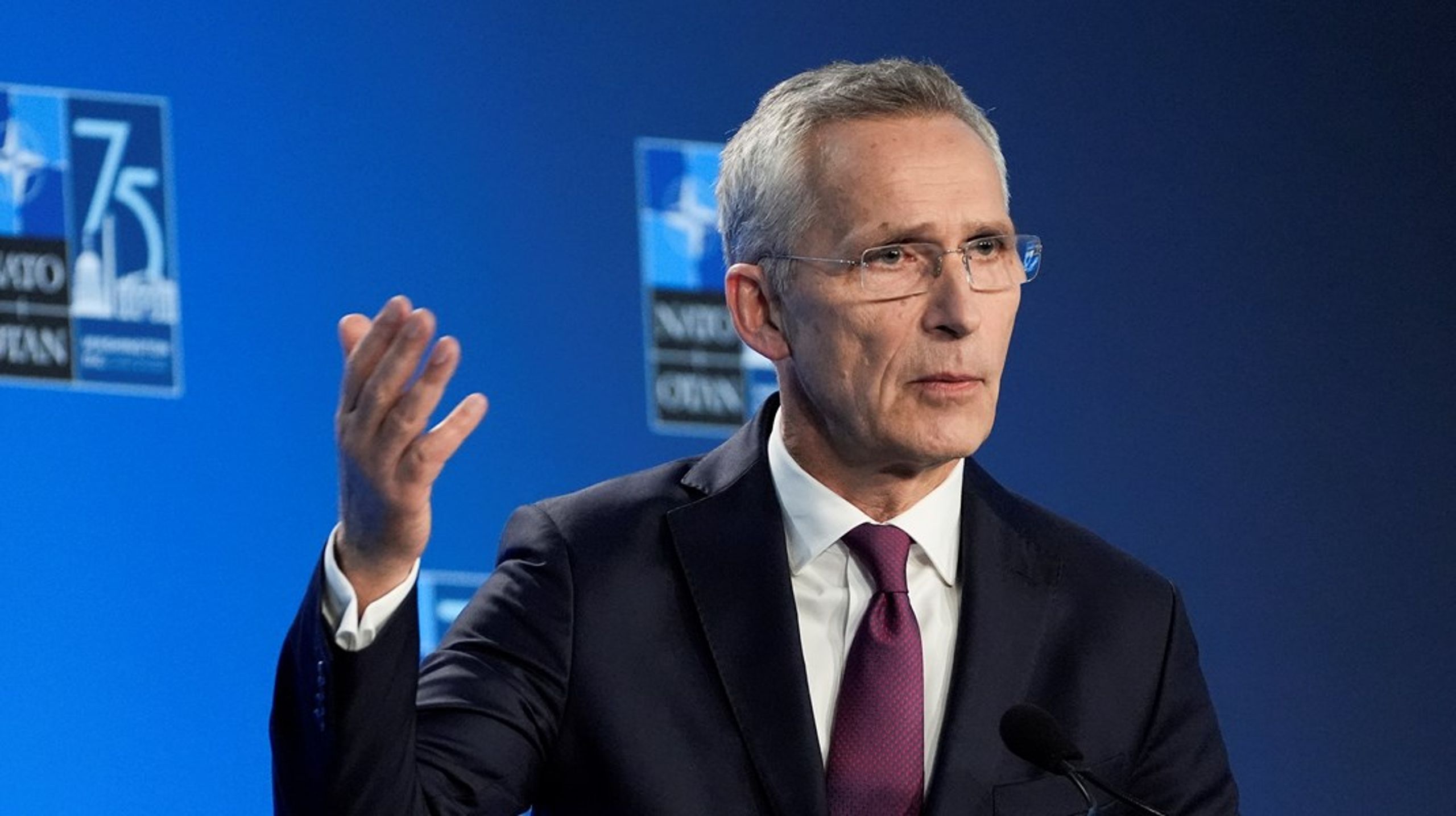 "Nato har grundlæggende to opgaver: Den ene er at støtte ukrainerne, så de kan overleve som en selvstændig nation i Europa, og den anden er at forhindre en storkrig mellem Nato og Rusland," udtaler Jens Stoltenberg.