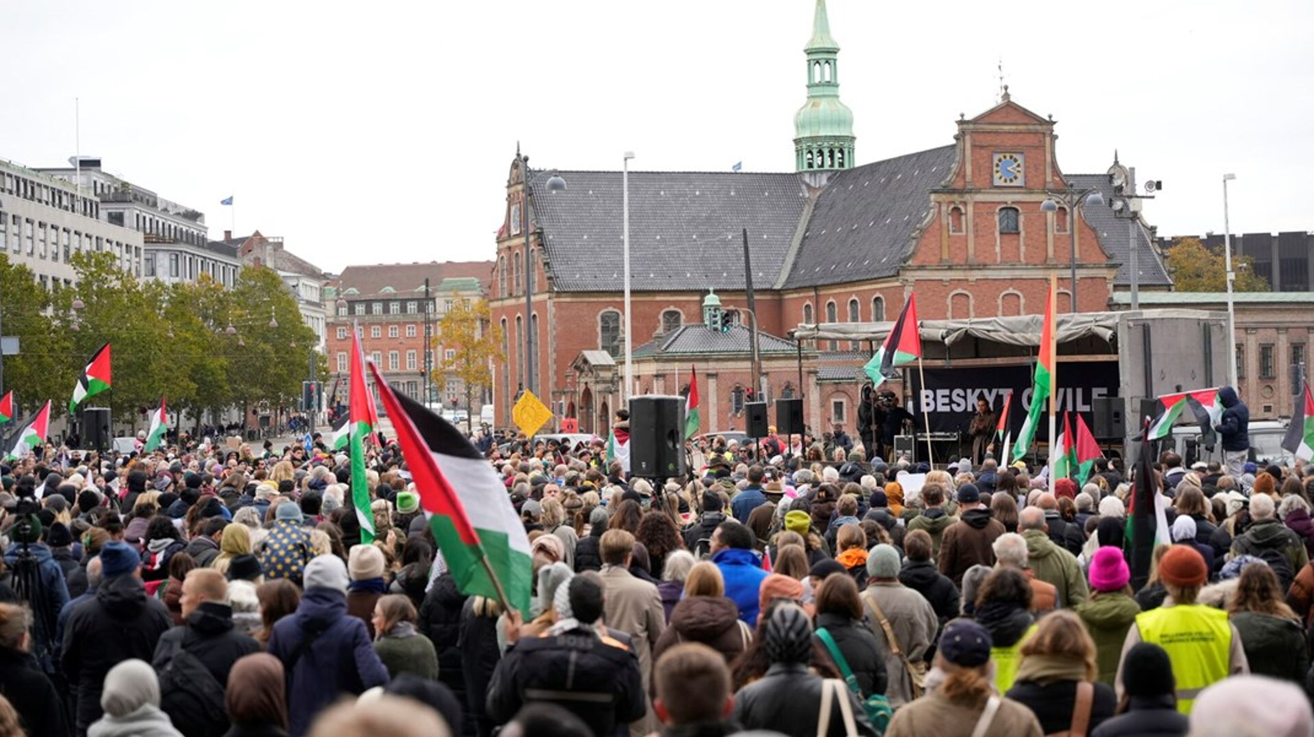 Mellemfolkeligt Samvirke stod sammen med Care og Amnesty International for en fredsdemonstration i oktober sidste år. Også gennem udviklingsarbejdet støtter organisationen befolkningens mulighed for at udfordre politikere og beslutningstagere andre steder i verden.&nbsp;