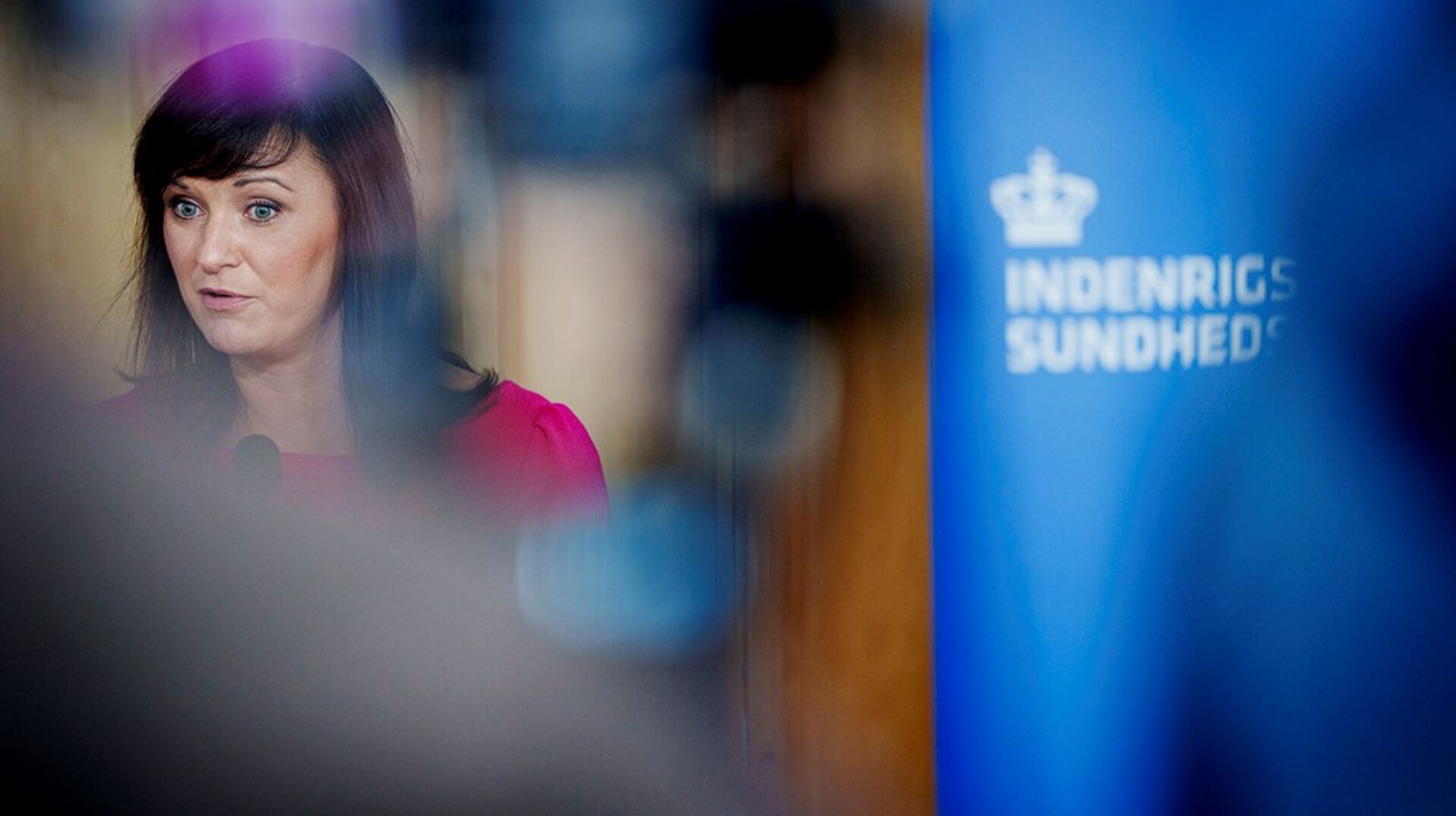 Indenrigs- og sundhedsminister Sophie Løhde (V) skal nu tage stilling til, om hun vil hjælpe de 16 kommuner, der står til at smæk på næsten en milliard kroner for at have lagt budget ud fra de statslige garantier i 2024.<br>