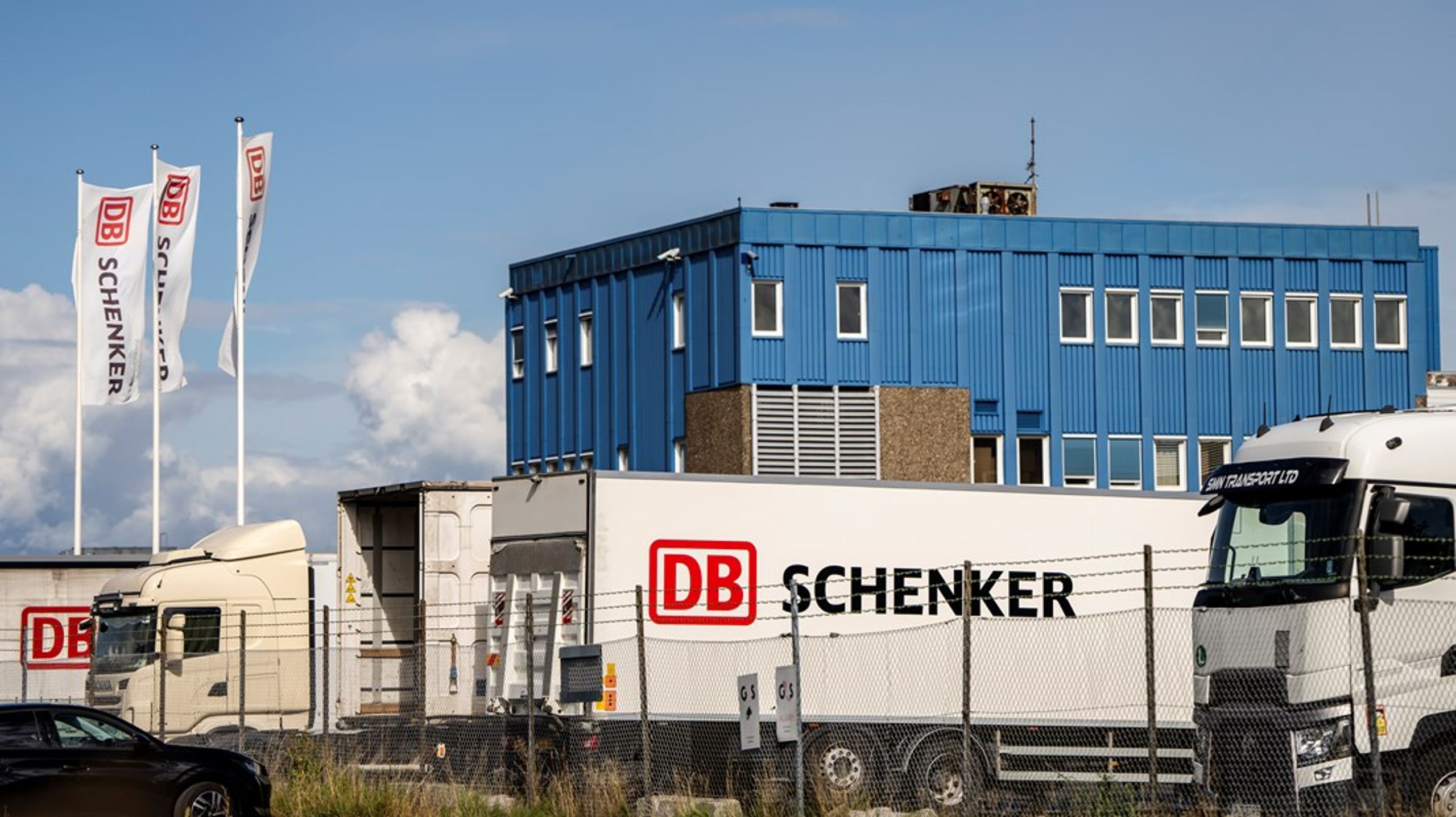 DB Schenker er datterselskab af de tyske statsbaner, Deutsche Bahn, og sælges angiveligt som led i finansieringen af ny grøn togdrift.