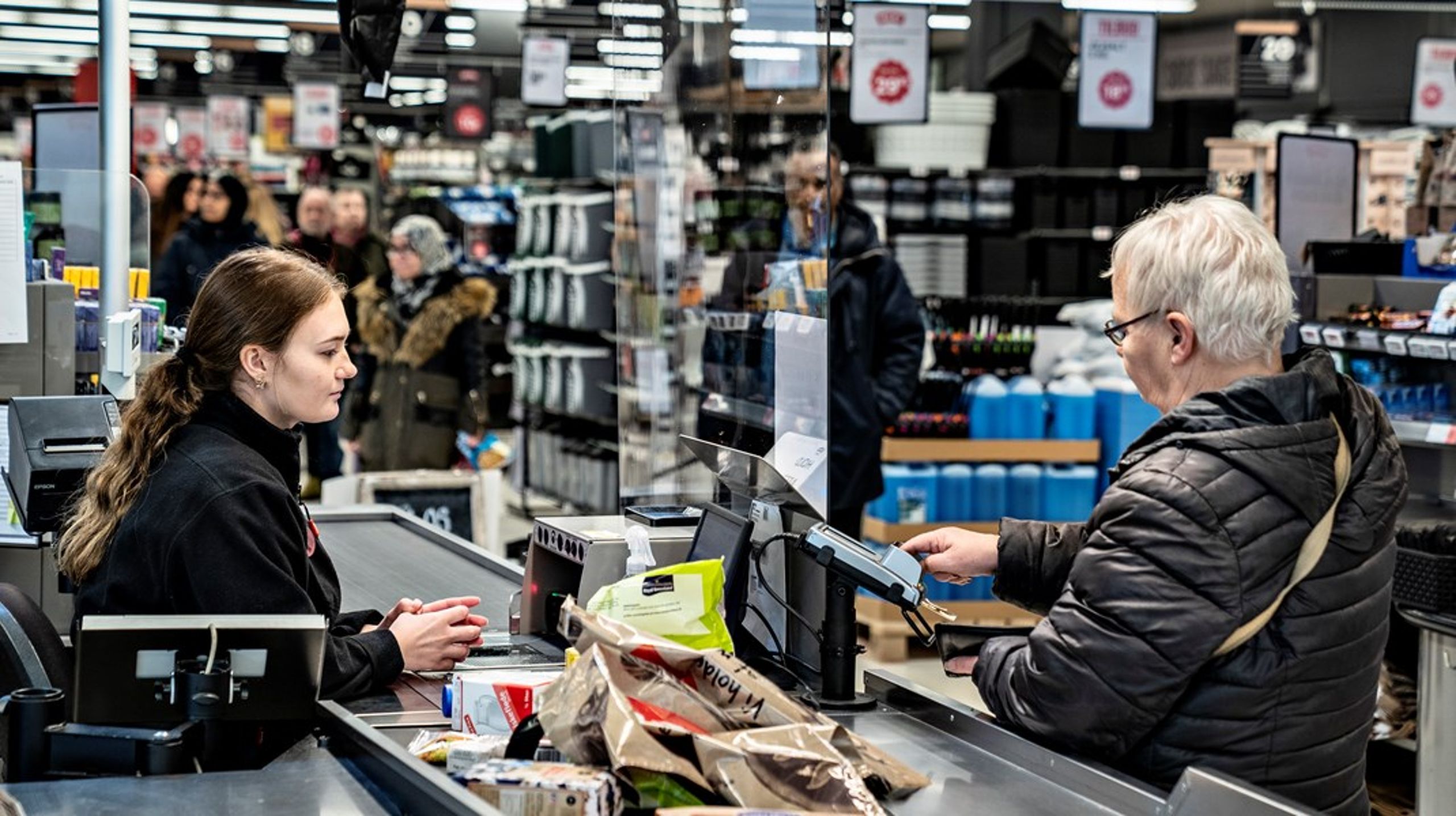 Unge, der kommer ud på en arbejdsplads efter grundskolen og derefter starter på en erhvervsuddannelse, gennemfører oftere end andre unge, ifølge en ny analyse.