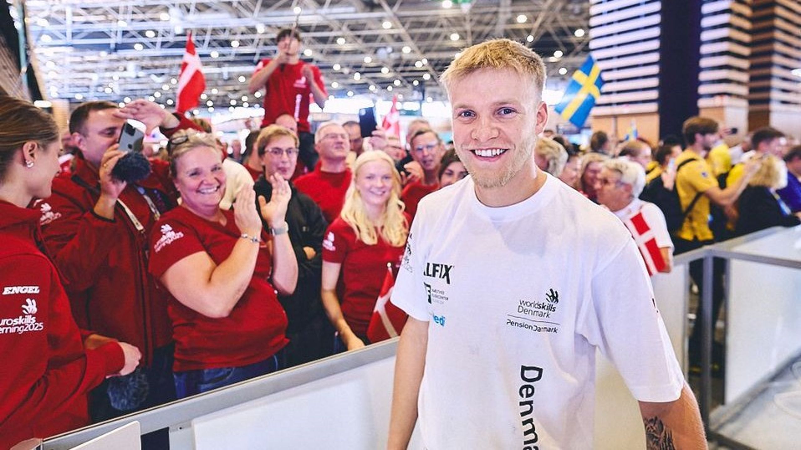 Flisemurer Kristian Bak Jensen har vundet guld til Danmark ved VM i skills.