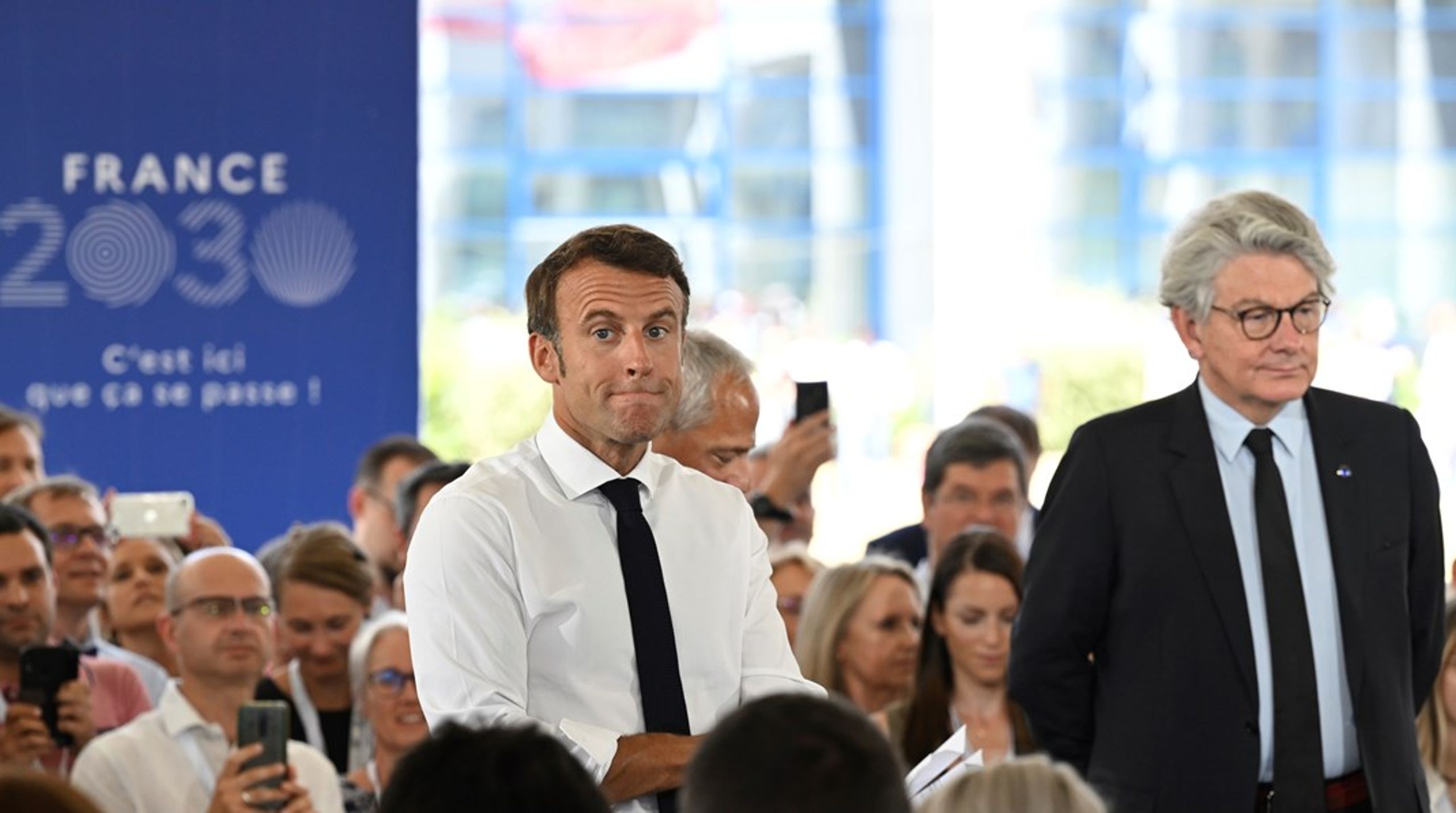 Den franske præsident, Emmanuel Macron (t.v), har udskiftet sin hidtidige kommissærkandidat, Thierry Breton t.h).&nbsp;<br><br>