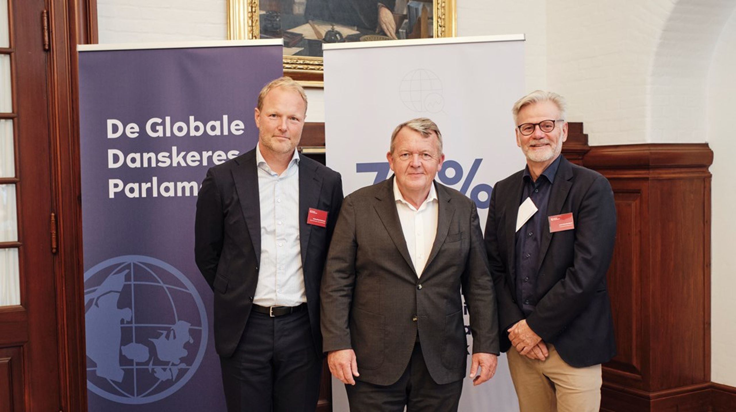 Danes Worldwide samlede i august flere hundrede globale danskere til 'De Globale Danskeres Parlament'&nbsp;på Christiansborg. Generalsekretær Michael Bach Petersen (tv) og bestyrelsesformand Jens-Otto Horslund (th) ses her med udenrigsminister Lars Løkke Rasmussen (M), der også deltog i konferencen.