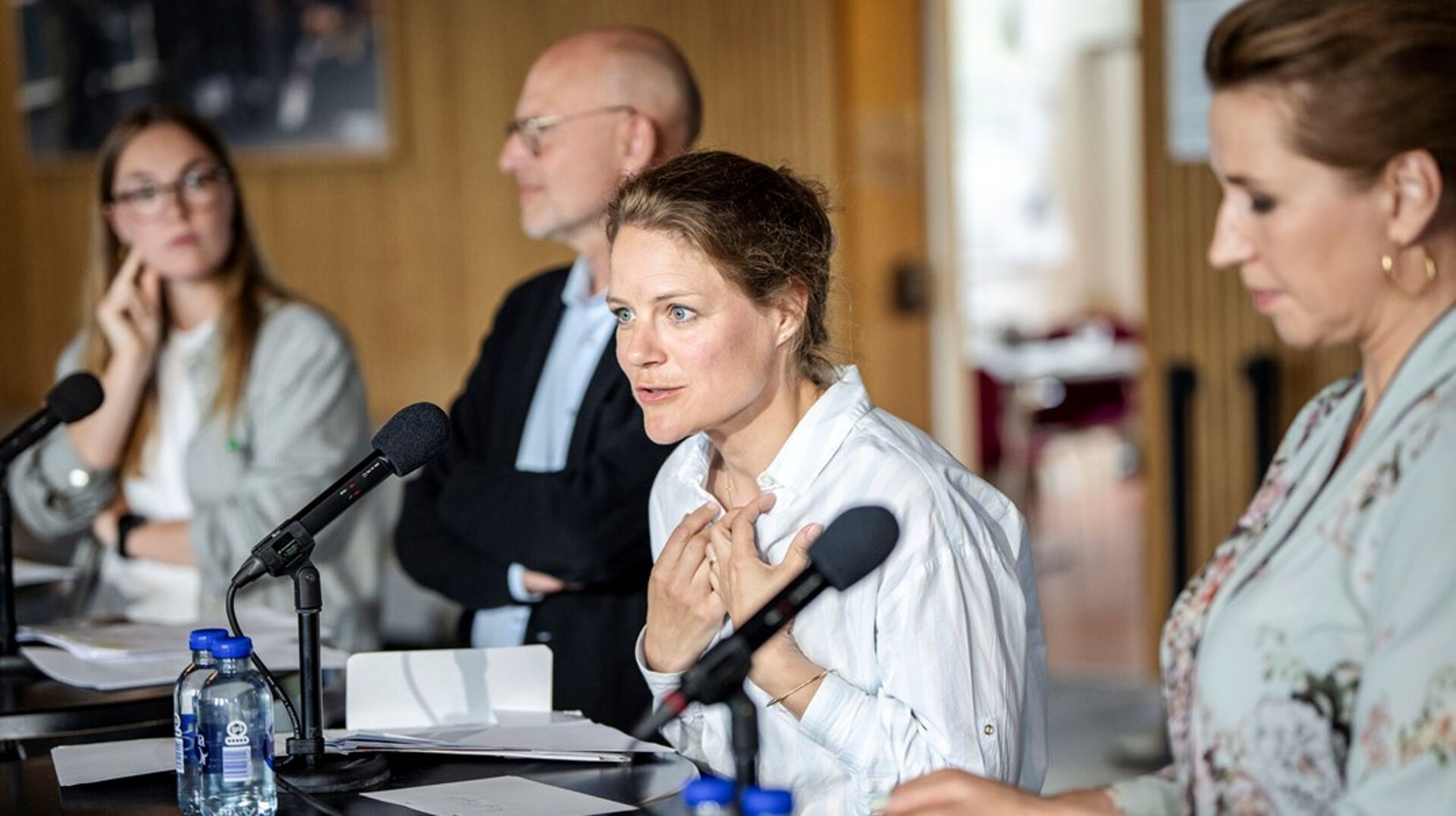 Politikerne må ikke glemme at skride ind over for tech-giganter, bare fordi EU vil indsamle evidens på området, lyder budskabet fra Red Barnet og Børns Vilkår.