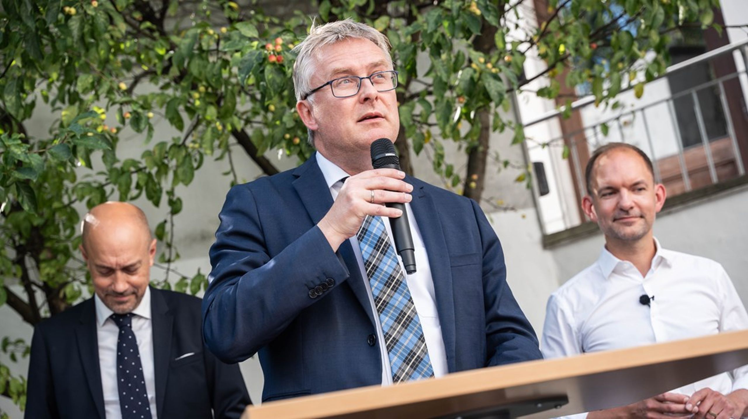 Minister for fødevarer, landbrug og fiskeri Jacob Jensen (V) skal i samråd om en omdiskuteret rapport fra Aarhus Universitet.&nbsp;