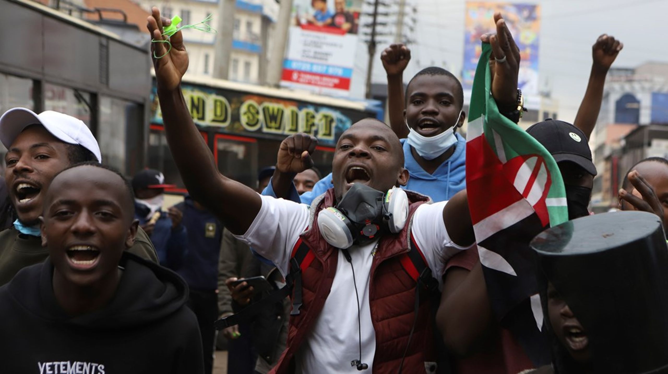 De seneste måneder har unge blandt andet i Kenya, Uganda og&nbsp;Tanzania&nbsp;gået på gaden for at protestere.&nbsp;Danmark skal&nbsp;understøtte, at de bliver hørt på fredelig og demokratisk vis, skriver&nbsp;Lone Ilum Christiansen.