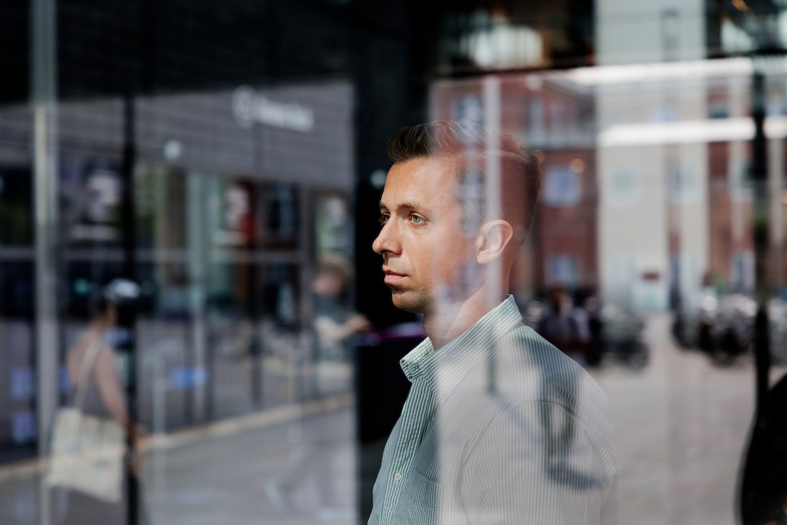 Casper Berg Lavmand Larsen er ambassadør for organisationen TUBA, der tilbyder støtte og behandling til (voksne) børn, der er vokset op i hjem ramt af misbrug. Han er samtidig stilleren bag det første behandlede, vedtagede og finansierede borgeforslag i København.