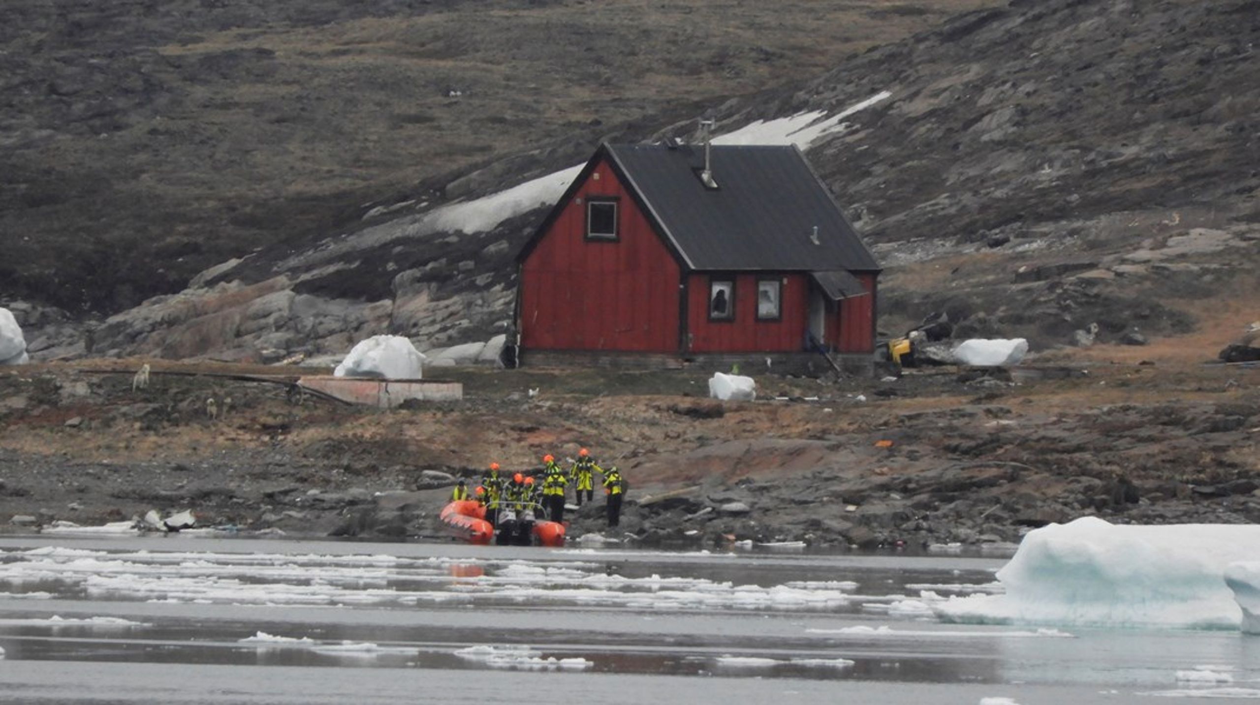 Grønland og Færøerne bør&nbsp;inkluderes i udarbejdelsen af en opdateret sårbarhedsvurdering og i&nbsp;nedsættelsen af en beredskabskommission, skriver&nbsp;Rasmus Dahlberg og&nbsp;Mathias Andersen.