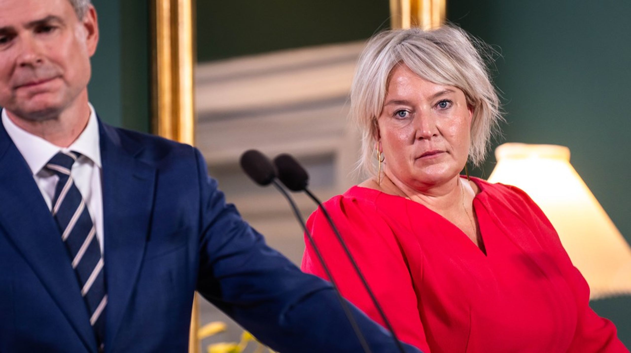 Uddannelses- og forskningsminister Christina Egelund (M) og finansminister Nicolai Wammen (S) præsenterer regeringens finanslovsforslag for 2025, der nu betyder, at flere end hver anden ansatte i Danmarks Akkrediteringsinstitution står til at miste jobbet.&nbsp;