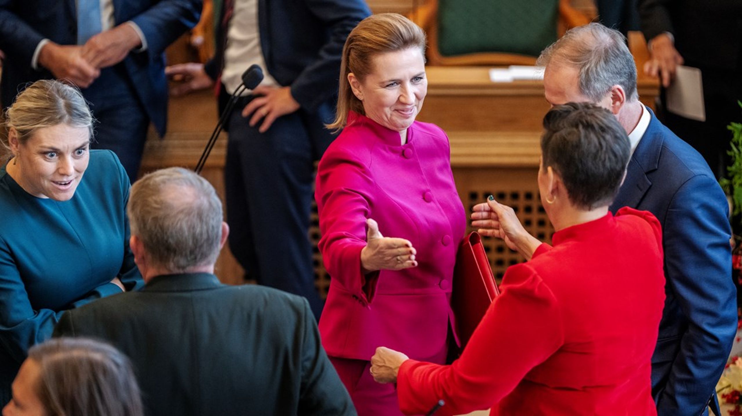 Tirsdag nævnte statsminister Mette Frederiksen i sin åbningstale til Folketinget, at regeringen fortsat arbejder med en ny pensionsmodel. Blandt andet SF's formand Pia Olsen Dyhr efterlyste dog bagefter en mere konkret melding fra statsministeren og flere partier mener, at regeringen bør indkalde til forhandlinger allerede nu.