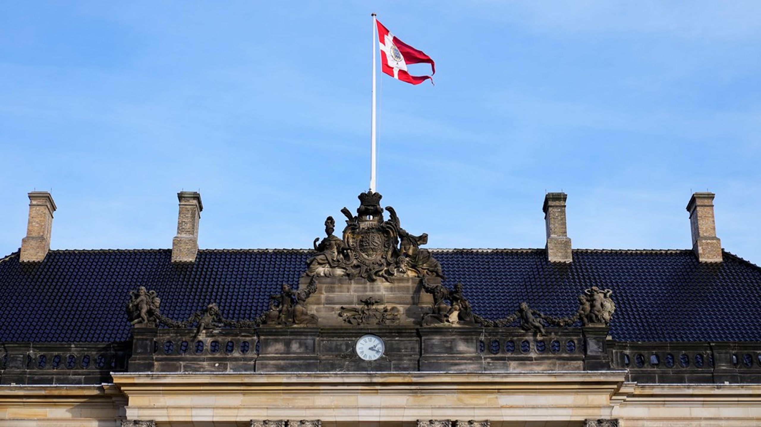 Det er blandt andet en lang række personer i Forsvaret, der modtager ridderkorset.