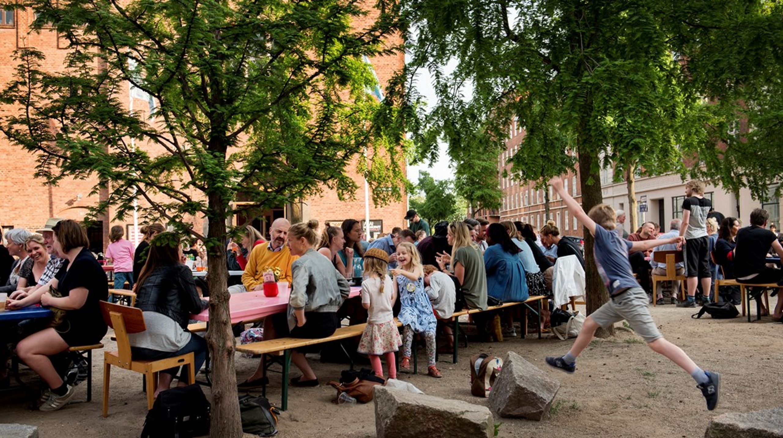 Man kunne omdanne mange af de ubrugte eller mindre relevante kirker til kulturelle samlingspunkter eller kursuscentre – ligesom Folkehuset Absalon&nbsp;på Vesterbro i København,&nbsp;skriver&nbsp;Peter Arve.<br>