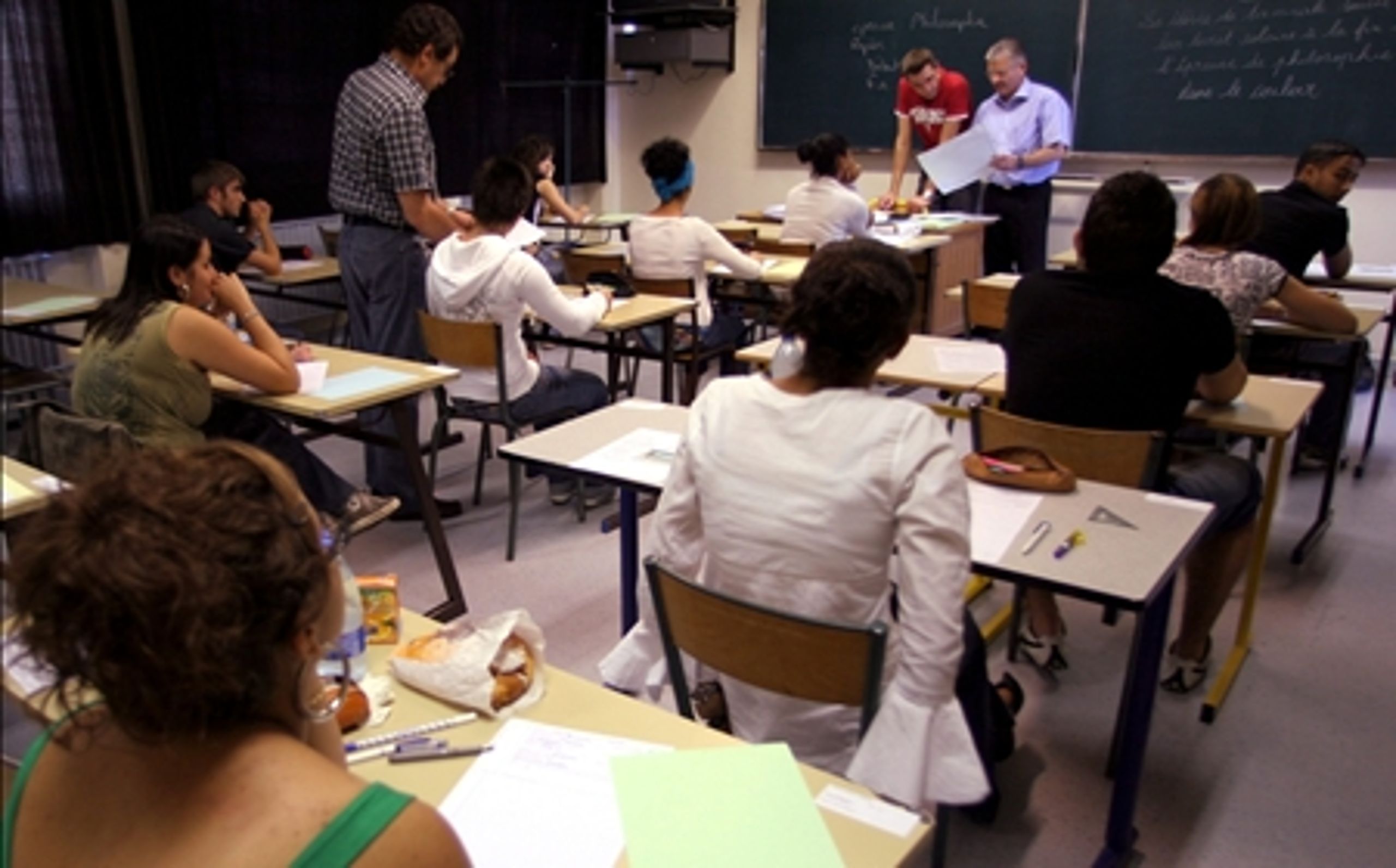 Gymnasierektorerne vil bryde med det historiske princip om, at HF-elever ikke f&#229;r &#229;rskarakterer. Grund: De mange eksaminer sluger for meget tid fra undervisningen.