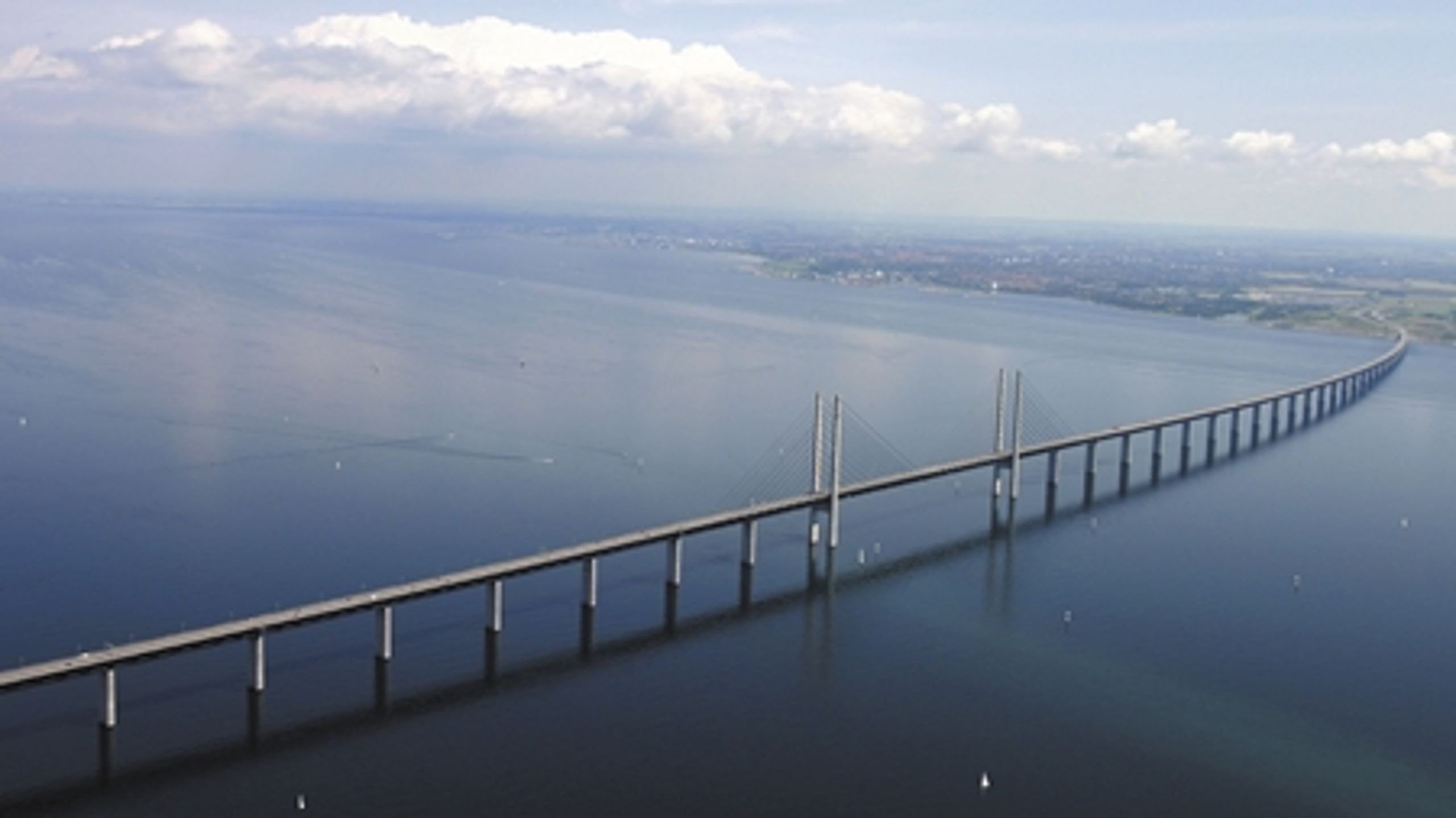 De radikale fastholder, at mulighederne for en bro over Kattegat skal unders&#248;ges. Transportministeren foretr&#230;kker andre l&#248;sninger. 