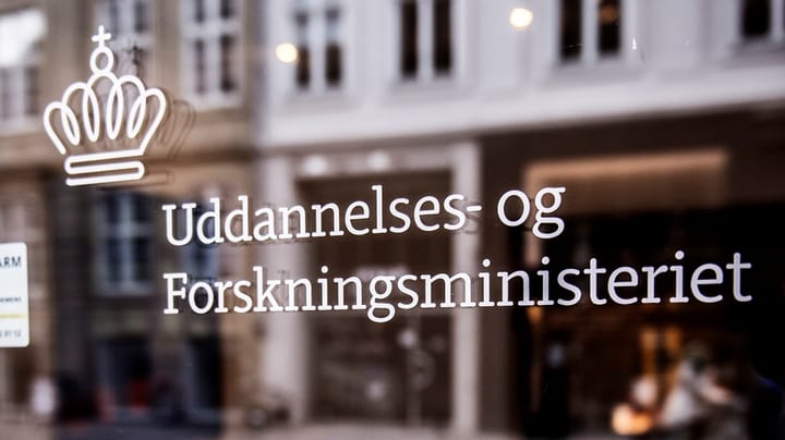 Gang i svingdøren på Slotsholmen: Ny pressechef i Uddannelses- og Forskningsministeriet hentet i Justitsministeriet